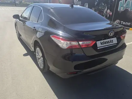 Toyota Camry 2019 года за 9 000 000 тг. в Атырау – фото 4