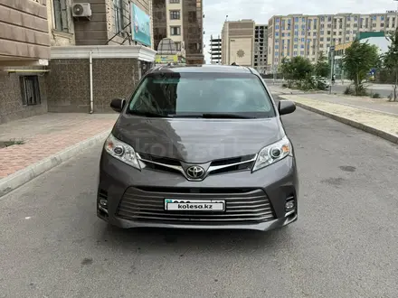 Toyota Sienna 2017 года за 13 200 000 тг. в Тараз