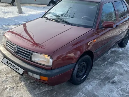 Volkswagen Vento 1993 года за 1 000 000 тг. в Усть-Каменогорск – фото 2