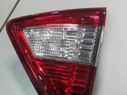 На Nissan Terrano d10 2014 — фонарь задний в крышку багажника (оригинал) за 30 000 тг. в Алматы