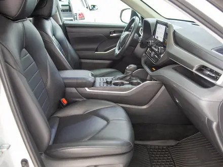 Toyota Highlander 2023 года за 22 500 000 тг. в Алматы – фото 15