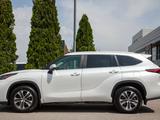 Toyota Highlander 2023 года за 22 500 000 тг. в Алматы – фото 3