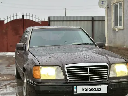 Mercedes-Benz E 220 1993 годаүшін1 800 000 тг. в Атырау – фото 3