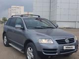 Volkswagen Touareg 2004 года за 5 500 000 тг. в Кокшетау – фото 2