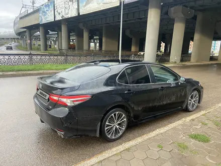 Toyota Camry 2019 года за 12 500 000 тг. в Астана – фото 2