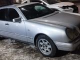 Mercedes-Benz E 200 1997 годаүшін2 000 000 тг. в Астана – фото 3