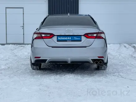 Toyota Camry 2021 года за 13 980 000 тг. в Астана – фото 4