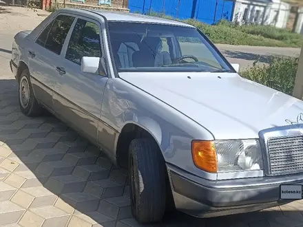 Mercedes-Benz E 200 1992 года за 1 300 000 тг. в Уральск – фото 3