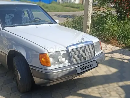 Mercedes-Benz E 200 1992 года за 1 300 000 тг. в Уральск – фото 4