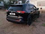 Toyota RAV4 2023 года за 16 000 000 тг. в Уральск – фото 3