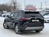 Toyota RAV4 2021 годаүшін15 990 000 тг. в Актобе – фото 4