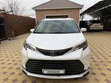 Toyota Sienna 2022 года за 21 500 000 тг. в Кульсары – фото 2