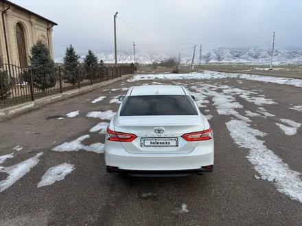 Toyota Camry 2020 года за 17 200 000 тг. в Мерке – фото 12