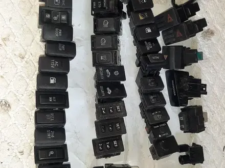 Кнопки переключателя Тоуота за 10 000 тг. в Байсерке