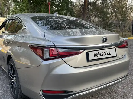 Lexus ES 250 2021 года за 22 000 000 тг. в Караганда – фото 4