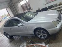 Mercedes-Benz E 200 1998 годаүшін2 500 000 тг. в Семей