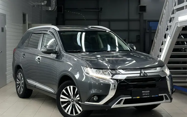 Mitsubishi Outlander 2019 года за 10 400 000 тг. в Астана