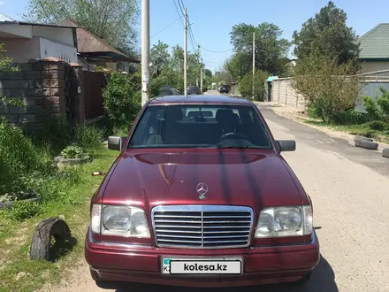 Mercedes-Benz E 300 1995 года за 2 000 000 тг. в Алматы – фото 2