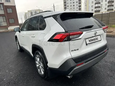 Toyota RAV4 2021 года за 14 000 000 тг. в Шымкент – фото 5