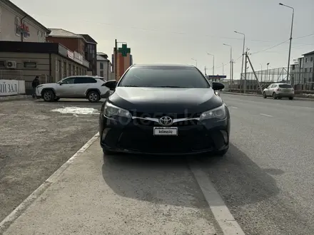 Toyota Camry 2015 года за 7 200 000 тг. в Атырау – фото 9