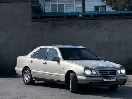 Mercedes-Benz E 230 1996 года за 2 200 000 тг. в Сатпаев – фото 3