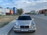 Mercedes-Benz E 230 1996 года за 2 200 000 тг. в Сатпаев – фото 4