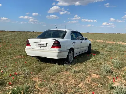 Mercedes-Benz C 200 1997 года за 2 200 000 тг. в Атырау – фото 3