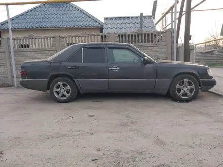 Mercedes-Benz E 260 1989 года за 900 000 тг. в Алматы – фото 4