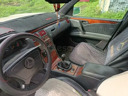 Mercedes-Benz E 220 1997 года за 2 100 000 тг. в Мамлютка – фото 9