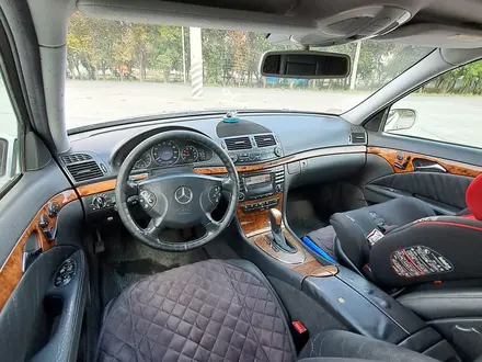 Mercedes-Benz E 320 2003 года за 4 300 000 тг. в Уральск – фото 15