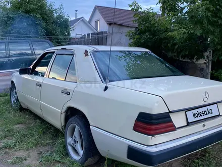 Mercedes-Benz E 200 1993 года за 700 000 тг. в Костанай – фото 3