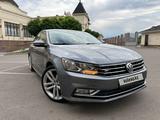 Volkswagen Passat 2018 года за 9 000 000 тг. в Алматы