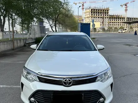 Toyota Camry 2016 года за 13 000 000 тг. в Шымкент – фото 2