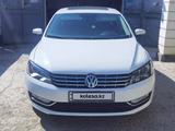 Volkswagen Passat 2012 года за 4 500 000 тг. в Атырау – фото 3