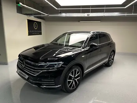 Volkswagen Touareg 2022 года за 30 990 000 тг. в Астана