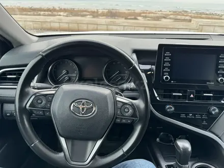 Toyota Camry 2021 года за 14 500 000 тг. в Актау – фото 9
