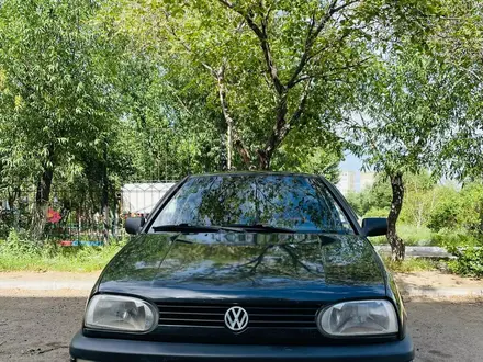 Volkswagen Golf 1995 года за 1 800 000 тг. в Астана