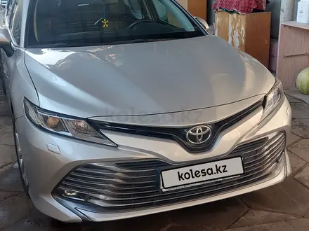 Toyota Camry 2018 года за 14 000 000 тг. в Тараз