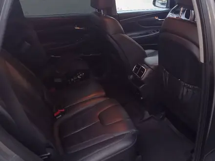 Hyundai Santa Fe 2020 года за 13 000 000 тг. в Алматы – фото 3