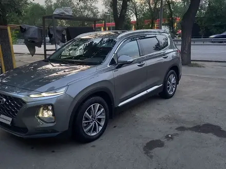 Hyundai Santa Fe 2020 года за 13 000 000 тг. в Алматы – фото 4
