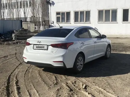 Hyundai Accent 2017 года за 7 300 000 тг. в Актобе – фото 6