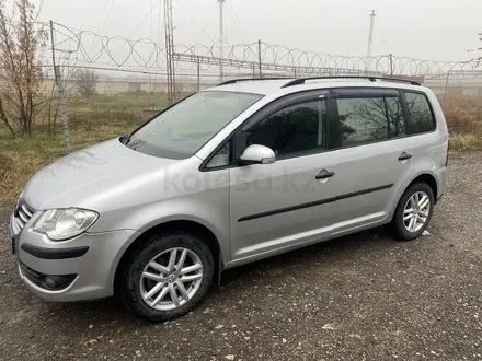 Volkswagen Touran 2008 года за 4 200 000 тг. в Шымкент – фото 2