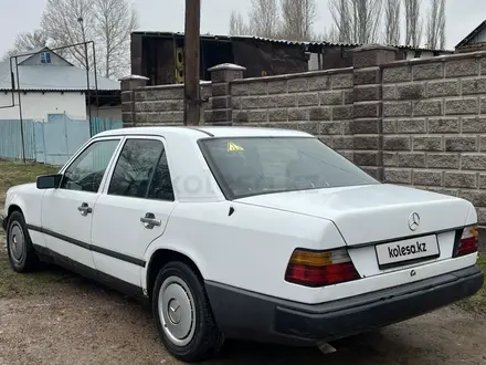 Mercedes-Benz E 200 1988 года за 1 450 000 тг. в Мерке – фото 4