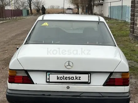 Mercedes-Benz E 200 1988 года за 1 450 000 тг. в Мерке – фото 3