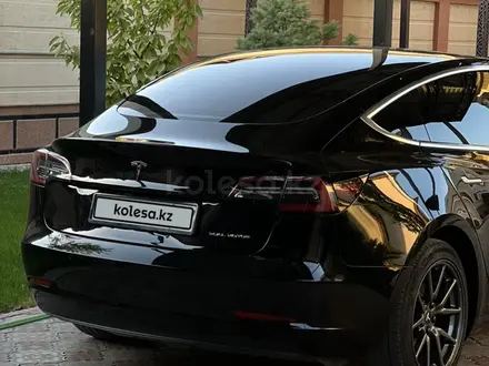 Tesla Model 3 2019 года за 26 000 000 тг. в Алматы – фото 4