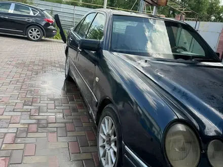 Mercedes-Benz E 230 1997 года за 1 800 000 тг. в Алматы