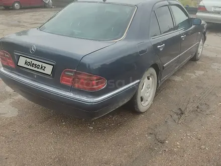 Mercedes-Benz E 280 1996 года за 2 700 000 тг. в Караганда – фото 3