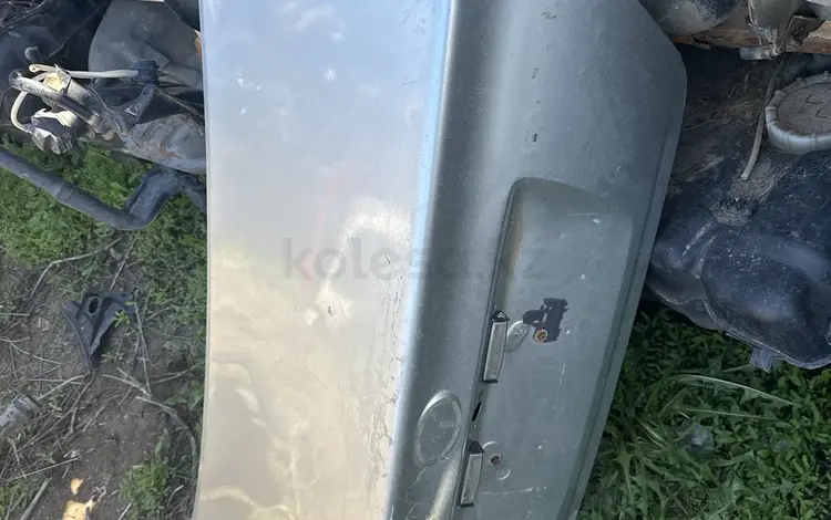 Дверь багажника с дефектом за 15 000 тг. в Актобе