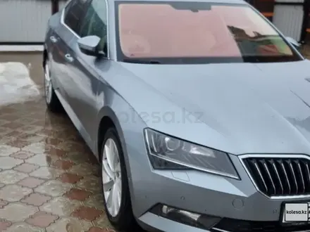 Skoda Superb 2018 года за 15 400 000 тг. в Уральск – фото 2