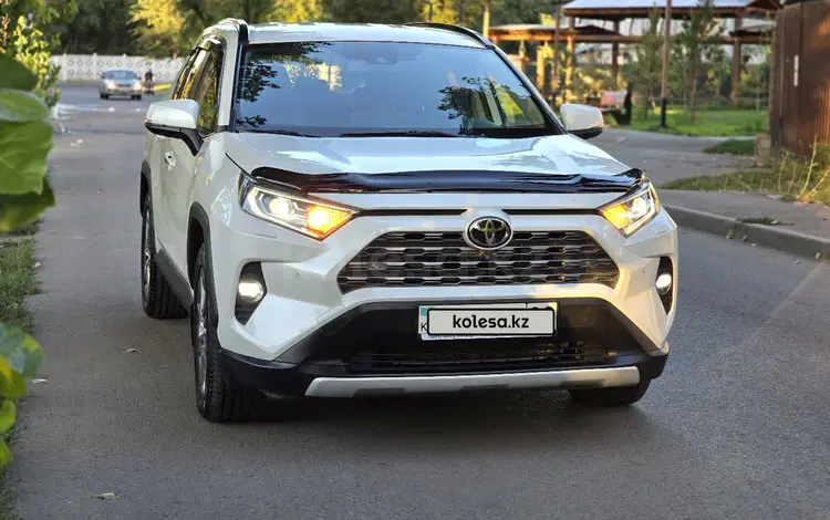 Toyota RAV4 2020 года за 16 000 000 тг. в Алматы